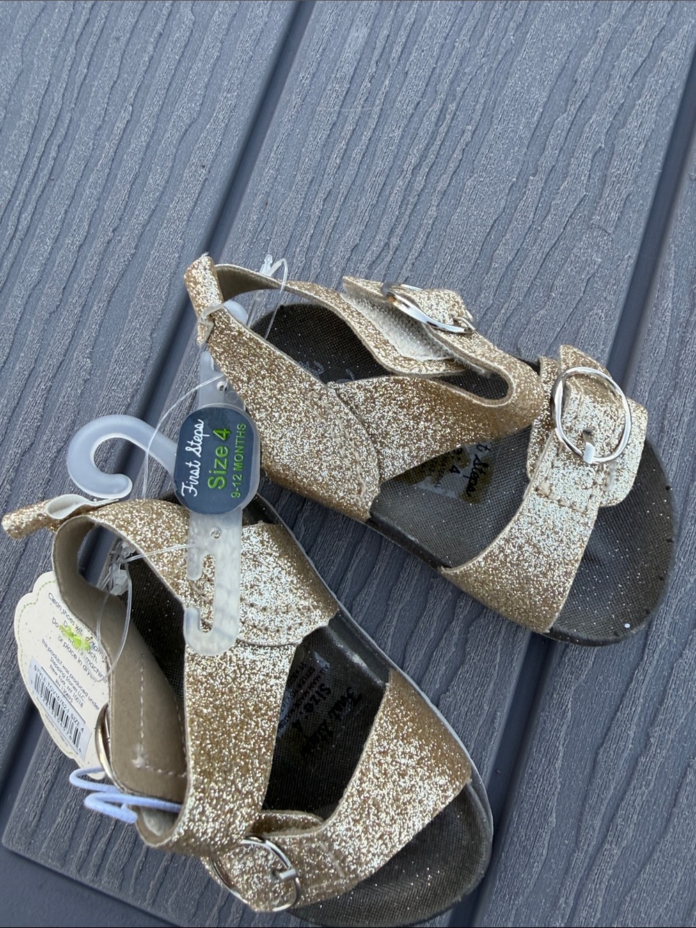 Kids Glitter Buckle Sandals in Gold - Size 4